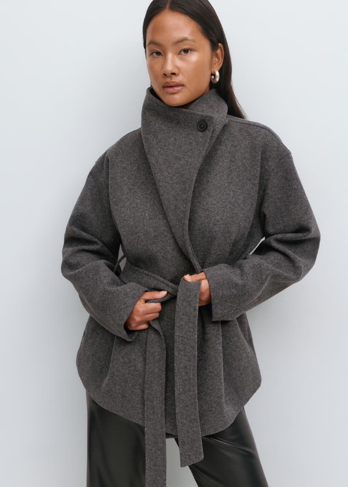 Chaqueta corta con cuello alto