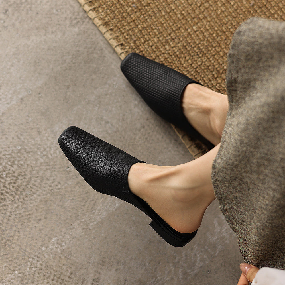 Mules de piel plena flor trenzada
