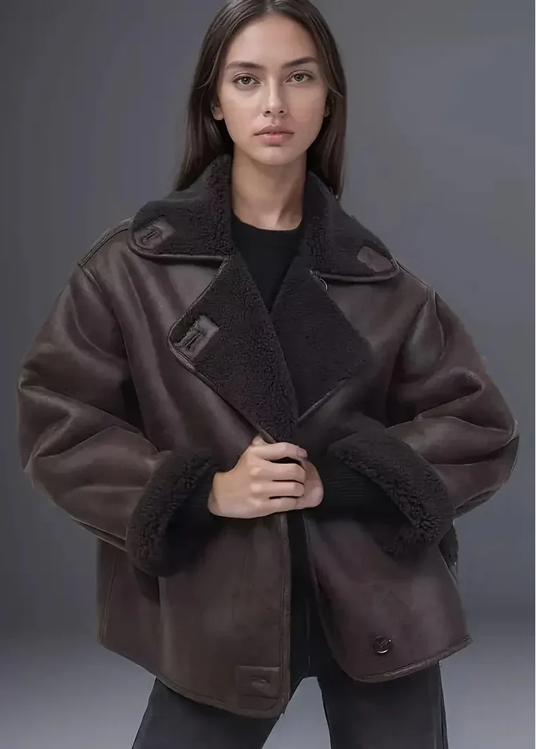 Chaqueta larga con efecto piel