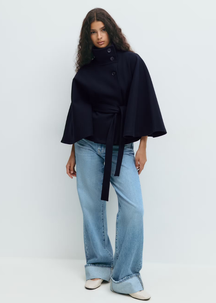 Chaqueta tipo capa con cinturón