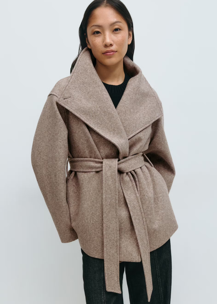Chaqueta corta con cuello alto