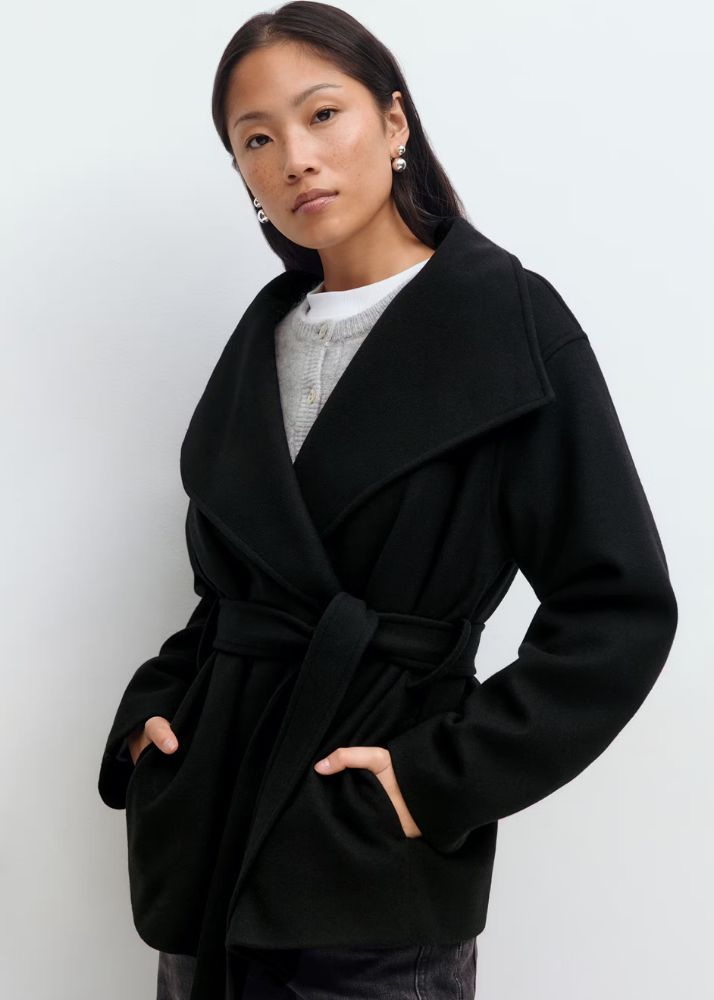 Chaqueta corta con cuello alto