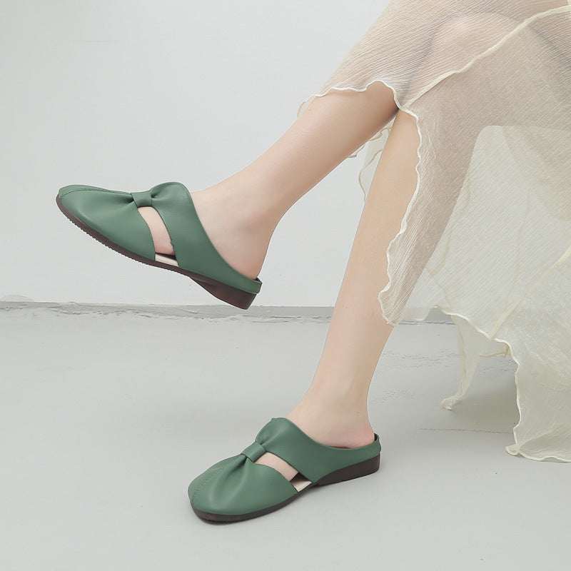 Elegantes mules planas con nudo