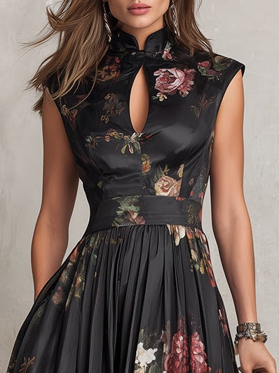 Violeta | Vestido midi negro de satén plisado con estampado floral y escote en forma de lágrima.