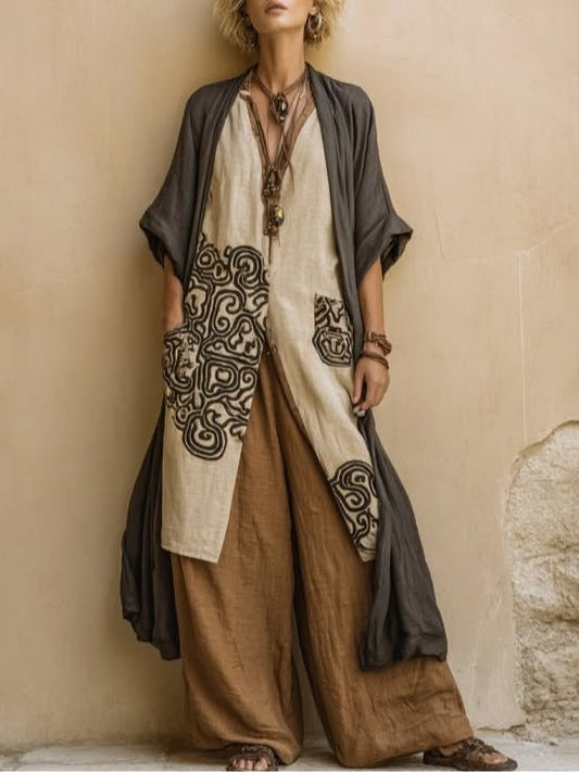 Julia | Conjunto bohemio nómada de tres piezas en gris oscuro y marrón con estampado tribal.