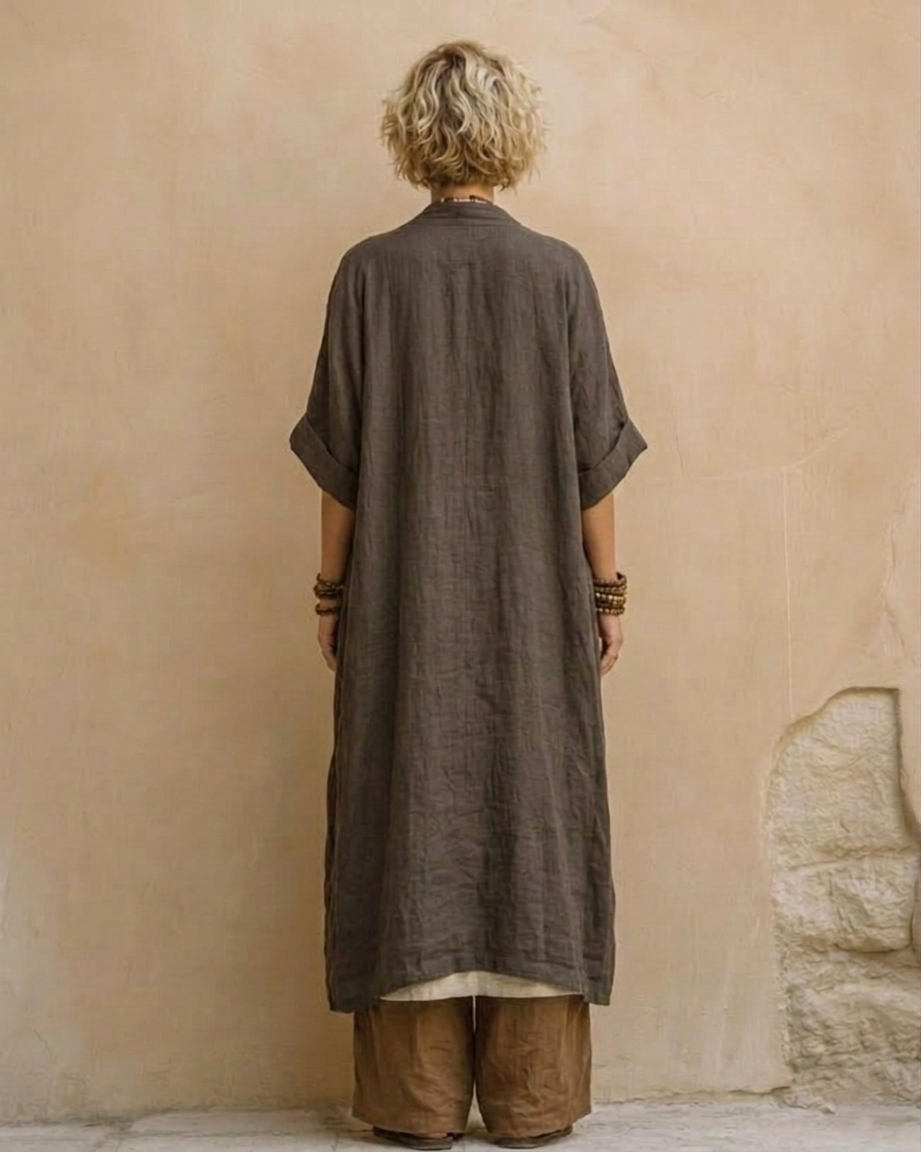 Julia | Conjunto bohemio nómada de tres piezas en gris oscuro y marrón con estampado tribal.