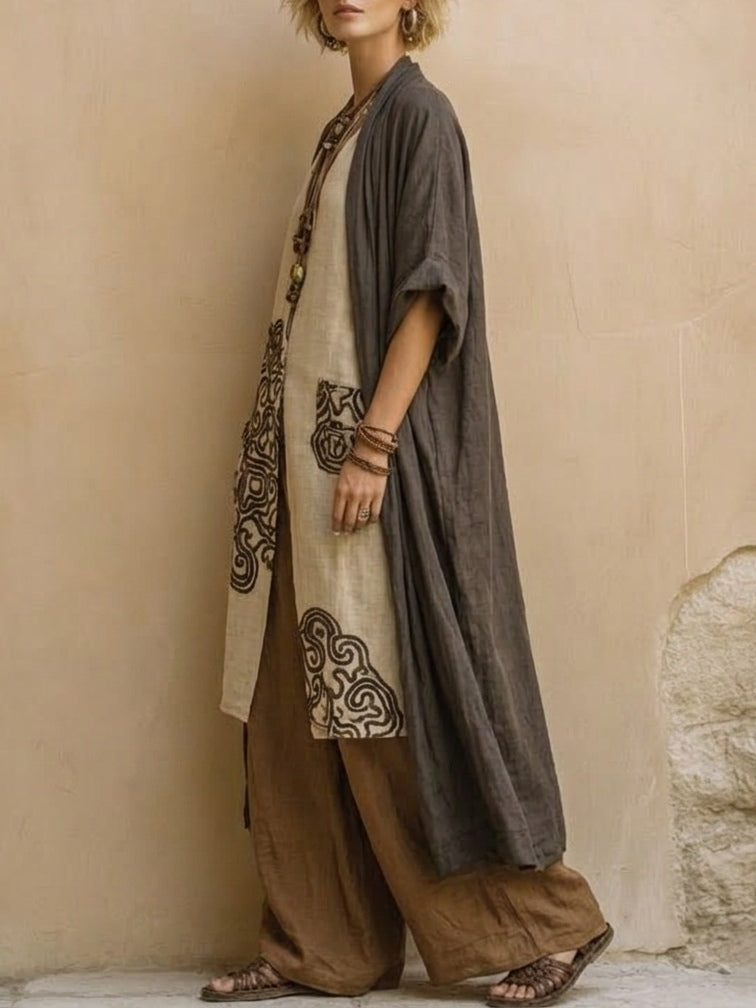 Julia | Conjunto bohemio nómada de tres piezas en gris oscuro y marrón con estampado tribal.