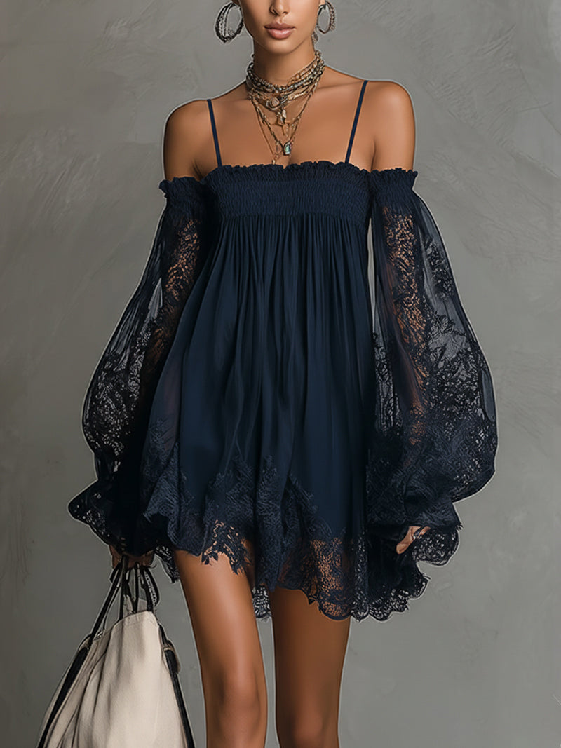 Valeria | Vestido corto de gasa azul marino con escote Bardot y ribete de encaje.