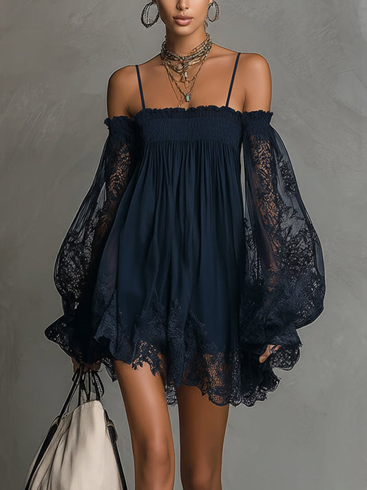 Valeria | Vestido corto de gasa azul marino con escote Bardot y ribete de encaje.