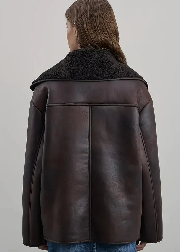 Chaqueta larga con efecto piel