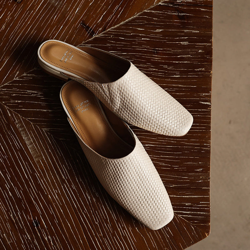 Mules de piel plena flor trenzada